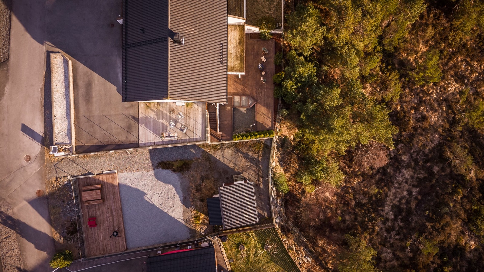 Oversiktsbilde over uteområdene - nabotomten er et fellesområde for boligfeltet Galleribilde