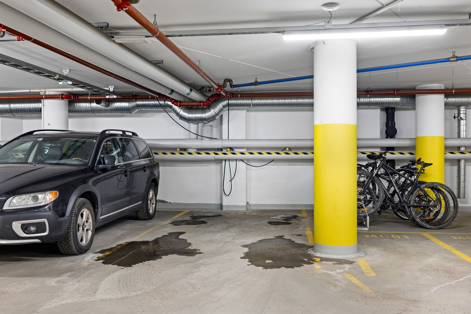 Det er heisadkomst fra garasjeanlegget direkte opp til leilighetsplanet. Galleribilde