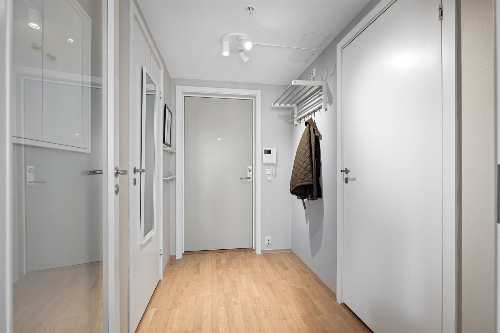 Lys entré med porttelefon Galleribilde