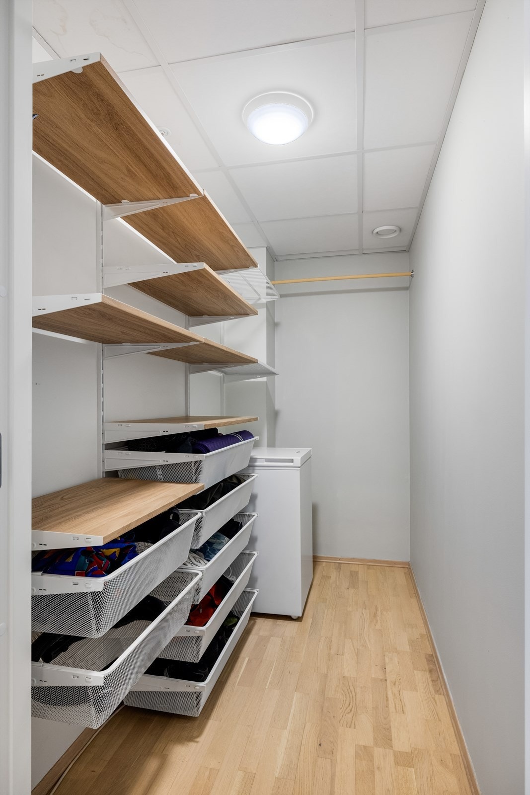 En praktisk innvendig bod gir gode lagringsmuligheter. Galleribilde