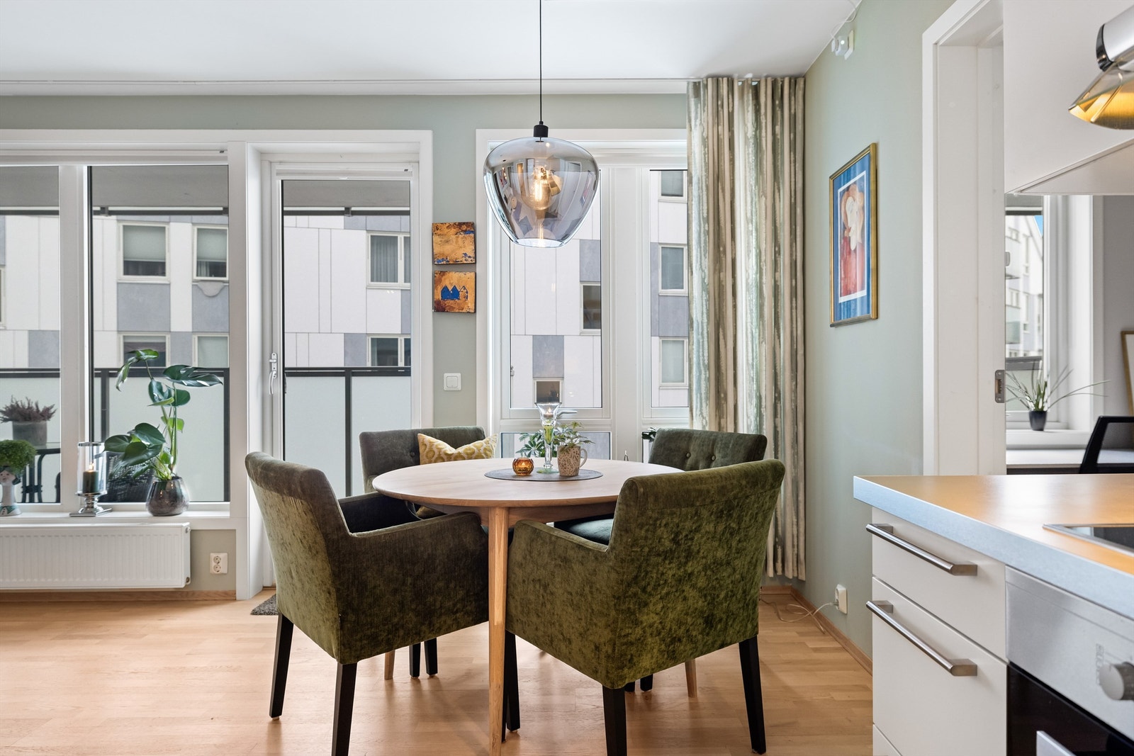 Leiligheten har et godt inneklima med vannbåren varme og balansert ventilasjon Galleribilde