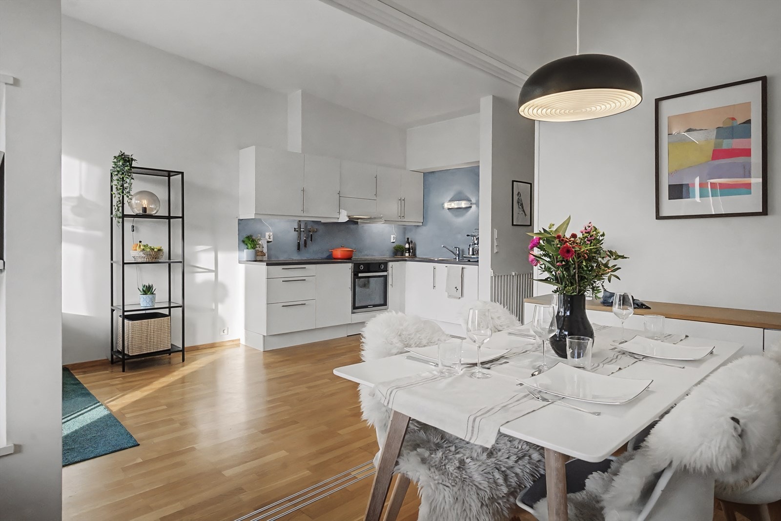 Legg merke til den gode gulvplassen og kontakten mellom sonene! Galleribilde