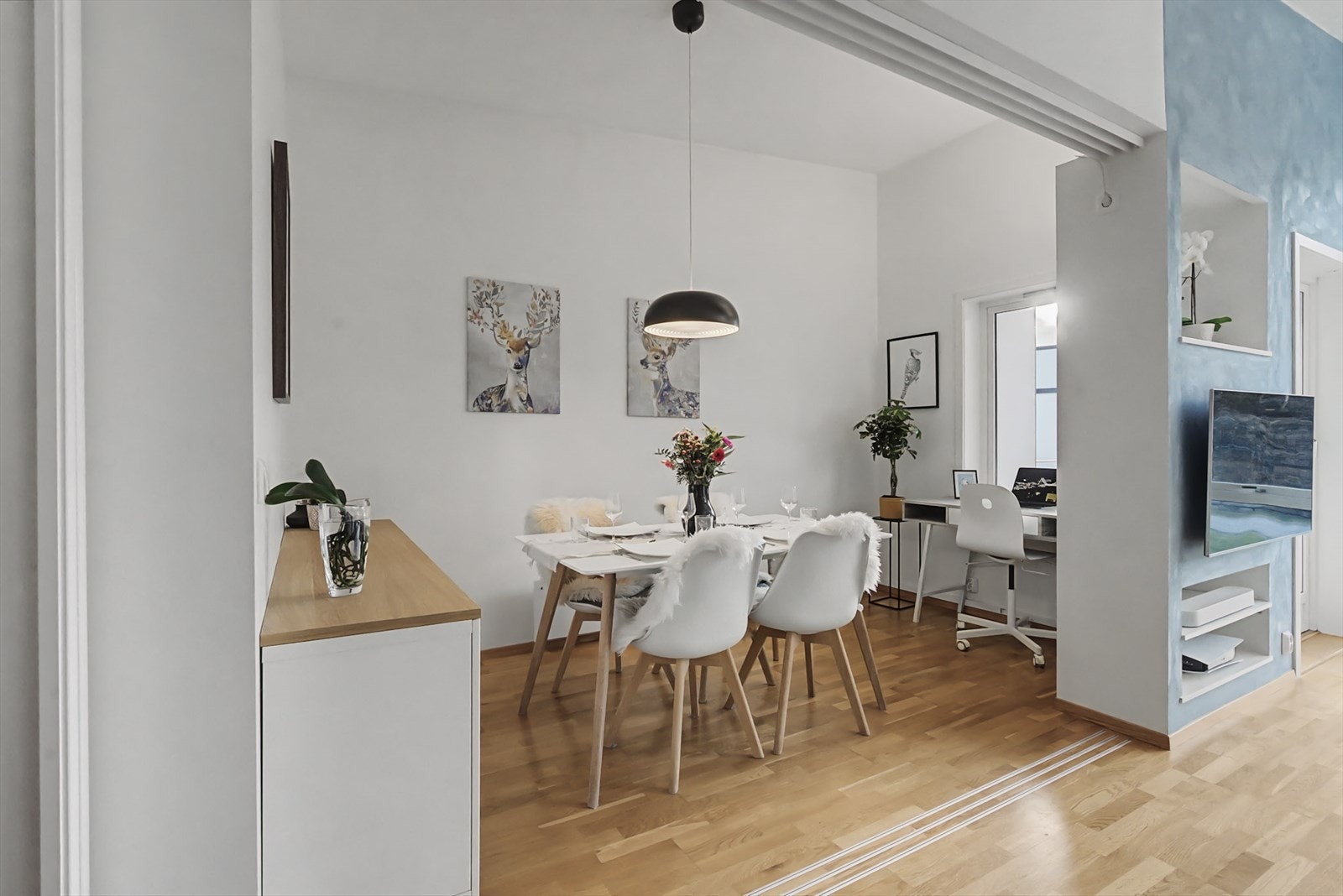 Det beste med leiligheten? Soverom 2 som også kan benyttes som spisestue, tv-stue, kontor, eller hva du selv måtte ønske! Galleribilde