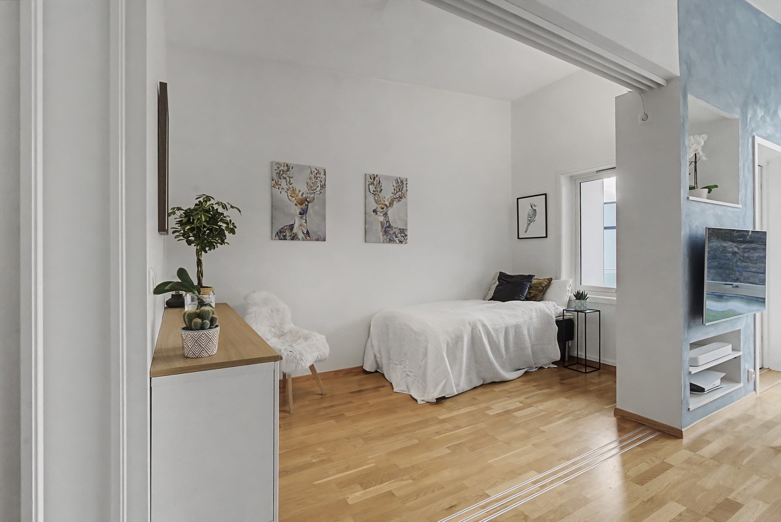 Det beste med leiligheten? Soverom 2 som også kan benyttes som spisestue, tv-stue, kontor, eller hva du selv måtte ønske! Galleribilde