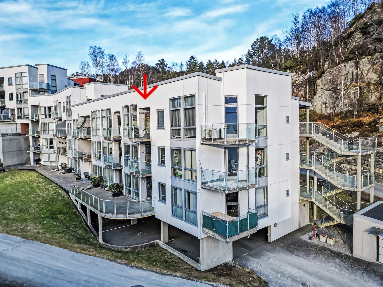 Leiligheten har en spesielt attraktiv beliggenhet øverst i den fremste blokken. Galleribilde