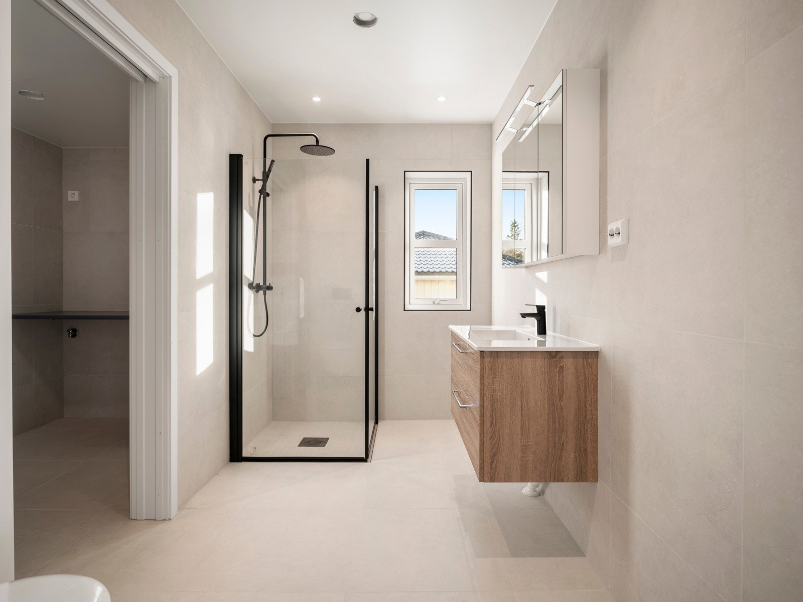 Lekkert og moderne bad 2 som ligger i underetasjen. Galleribilde