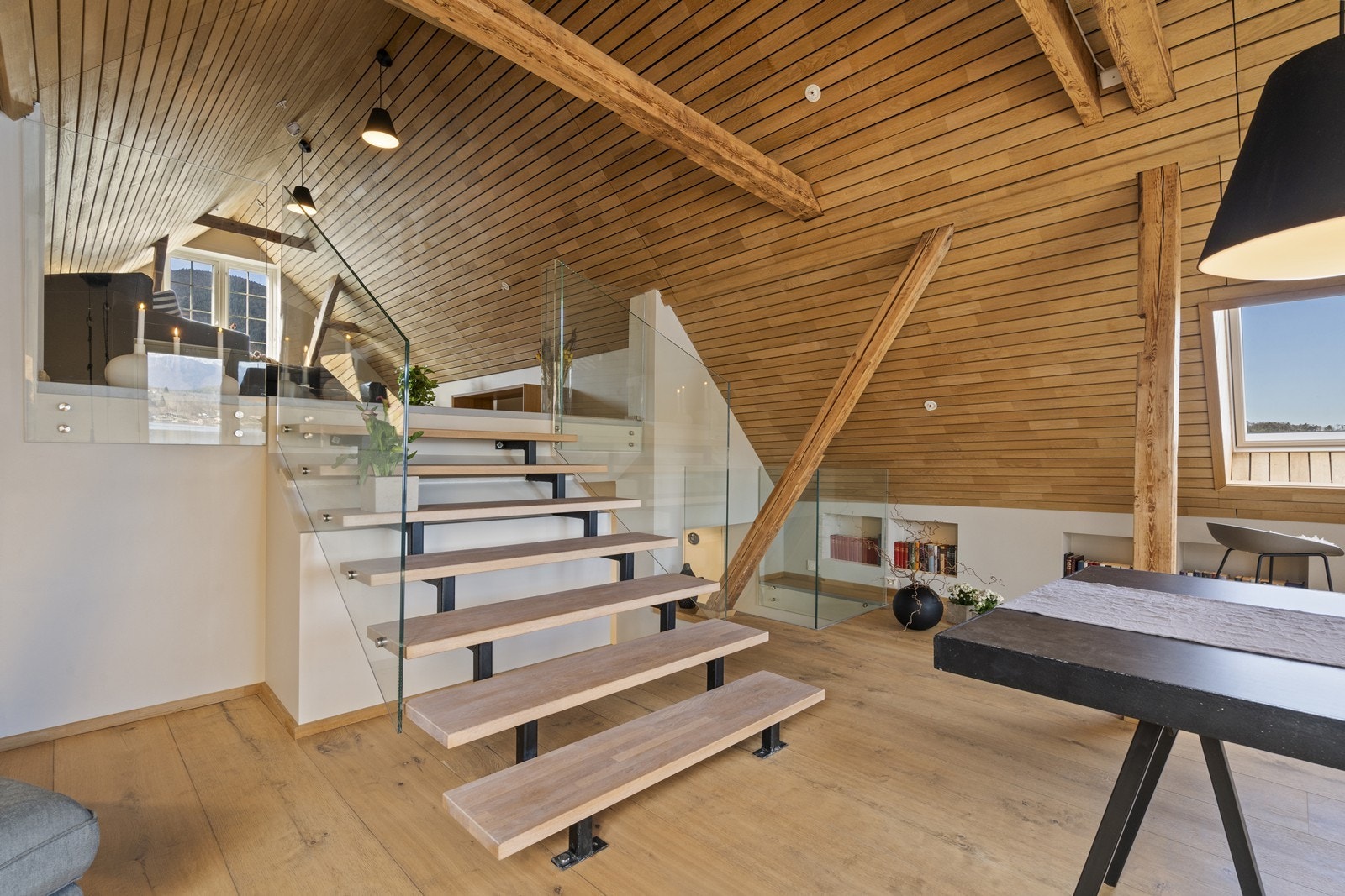 Trapp mot øvre del av stue Galleribilde