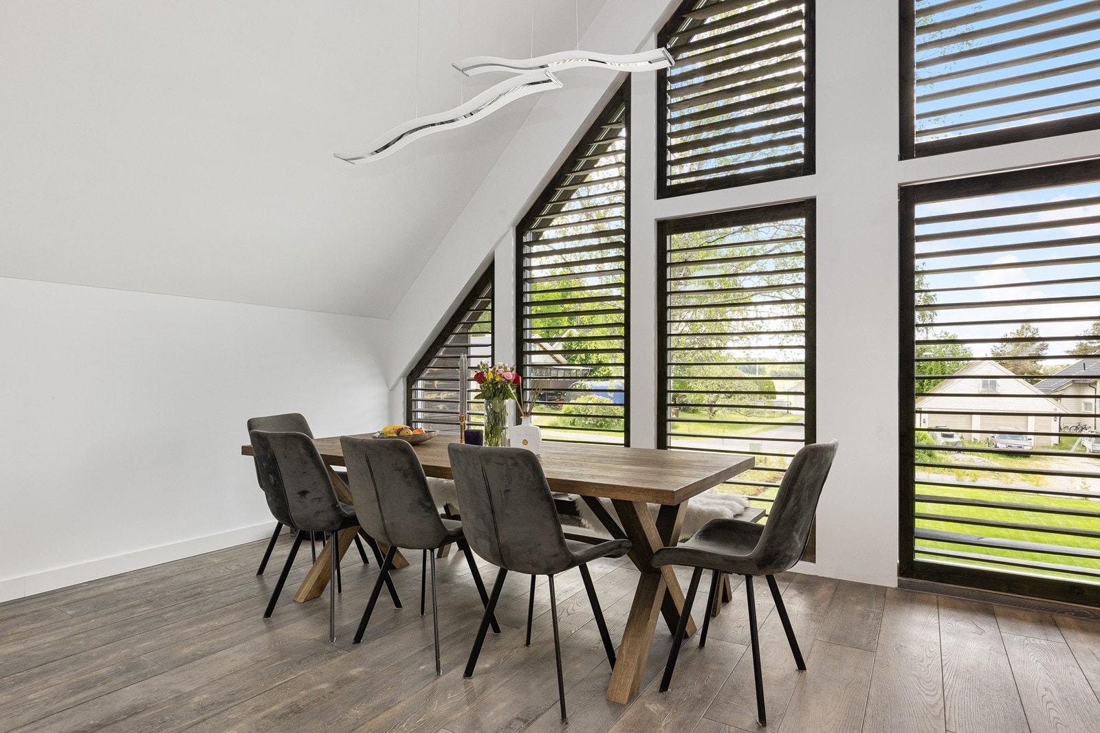 Plass til å dekke langbord. Galleribilde