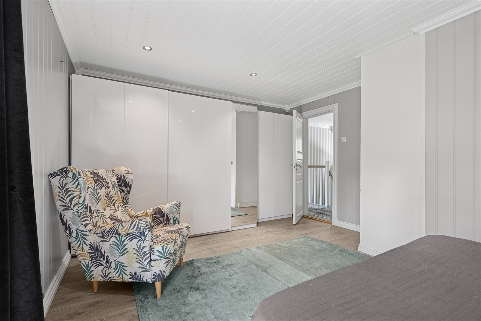 ...Soverommet har rikelig med plass for gode garderobeløsninger. Galleribilde