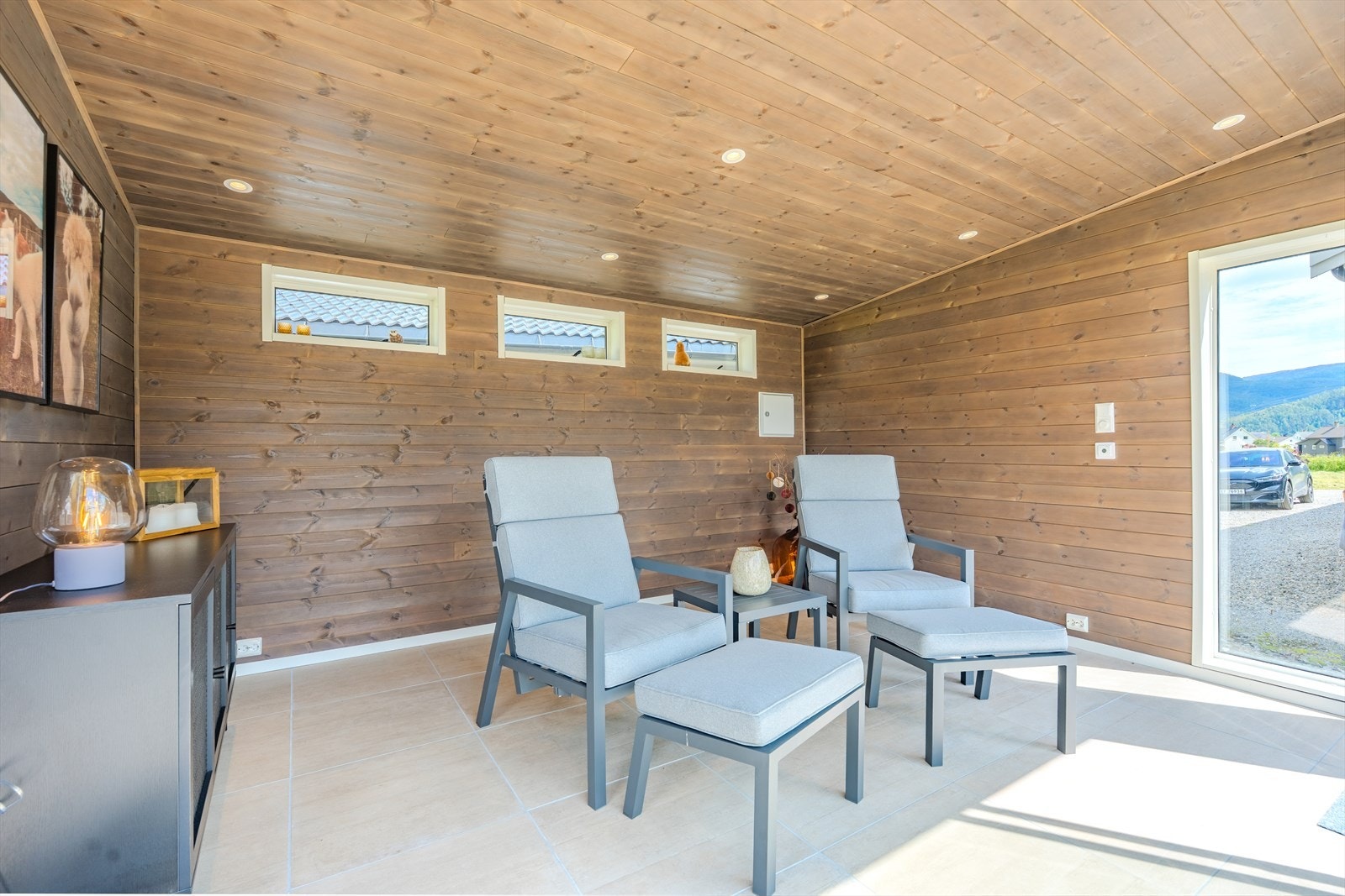 Svært kjekk utestue - isolert og varmekabler i gulv. Galleribilde