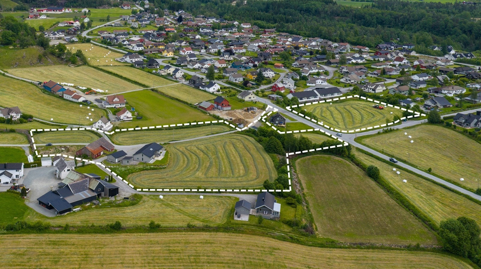 Stiplet linje ca. eiendomsgrense (ikke nøyaktig) Galleribilde