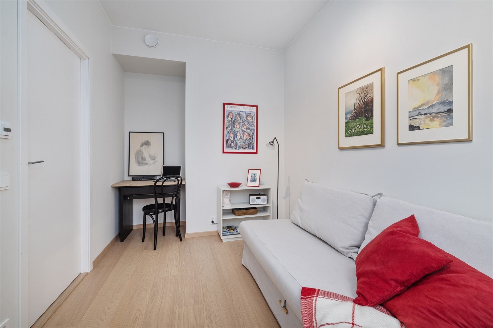 Det andre soverommet egner seg godt som barnerom, gjesterom eller kontor. Galleribilde