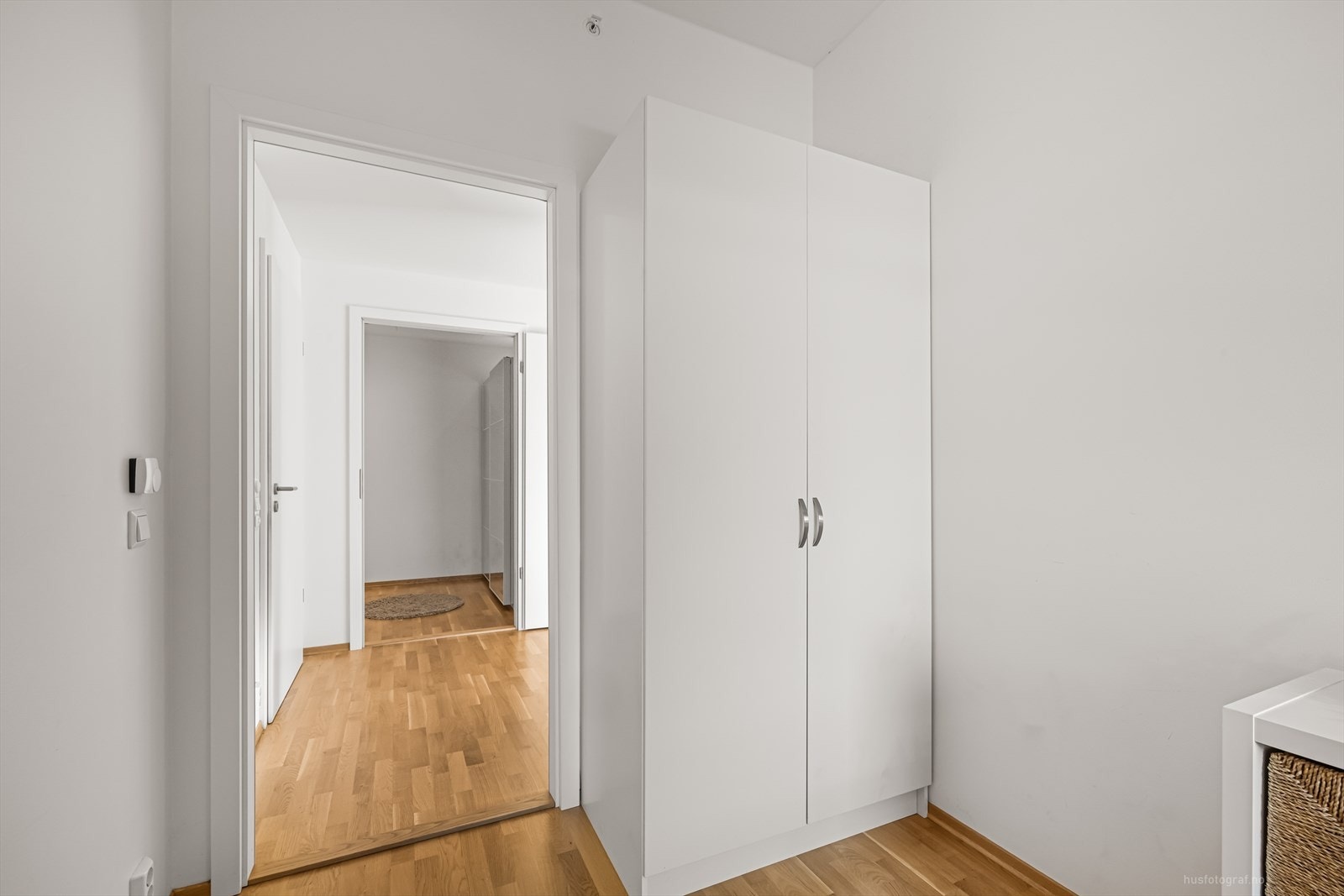 Soverom 2 med garderobeskap. Galleribilde