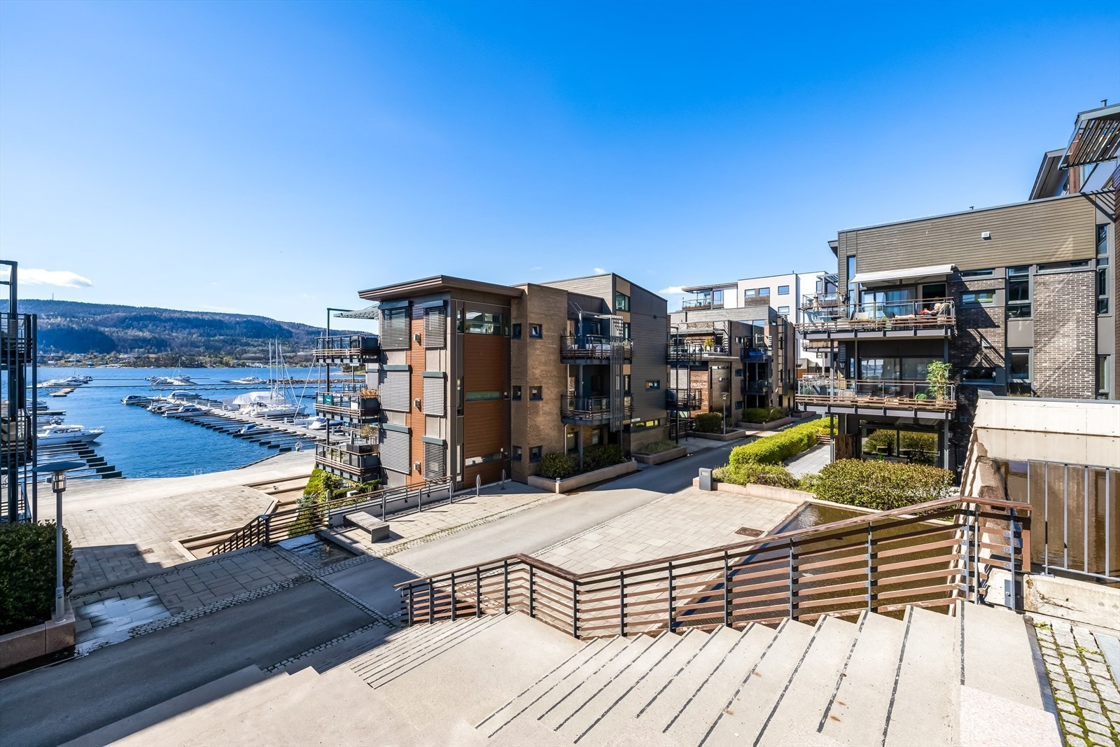 Laboratorieveien 8 har en fin internbeliggenhet på attraktive Nordre Jarlsberg Brygge. Galleribilde