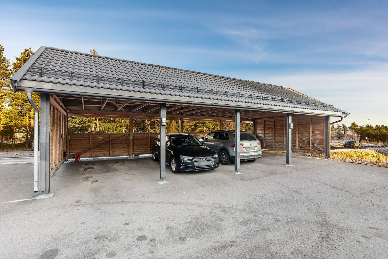 I tillegg medfølger utvendig bod og parkering i carport. Galleribilde