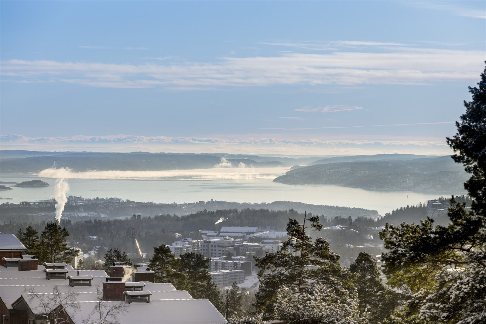 Orkesterplass til solnedgangen over Bærumsmarka og Danskefergens innseiling til Oslo. Dette er en utsikt man aldri blir lei. Galleribilde