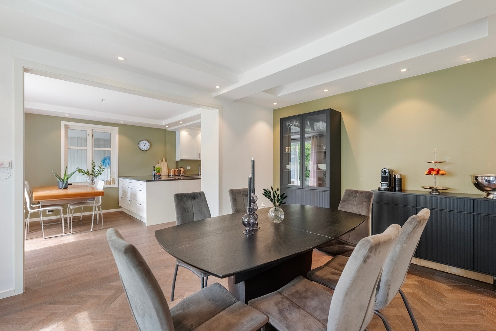 Spisestue med god plass til langbord. Galleribilde