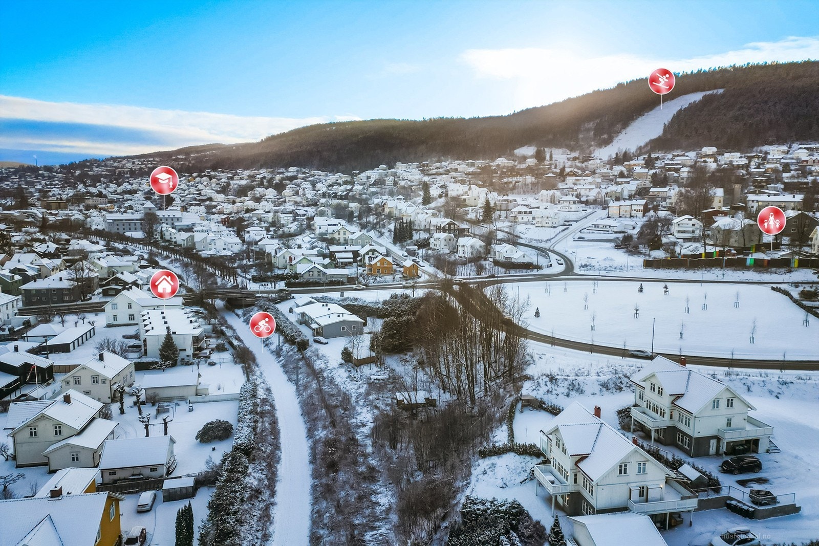 Beliggenheten gir deg det beste av to verdener: fredelige omgivelser og nærhet til alt du trenger. Galleribilde