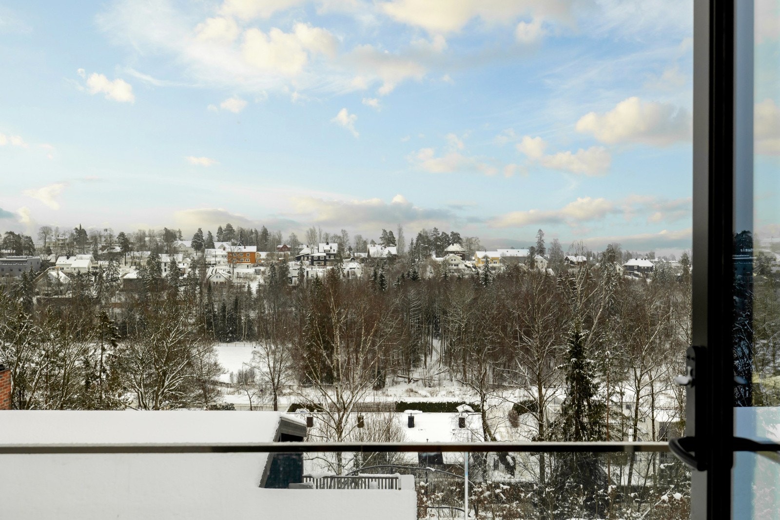 Fra boligens balkonger har du flott utsikt mot Oslofjorden. Galleribilde