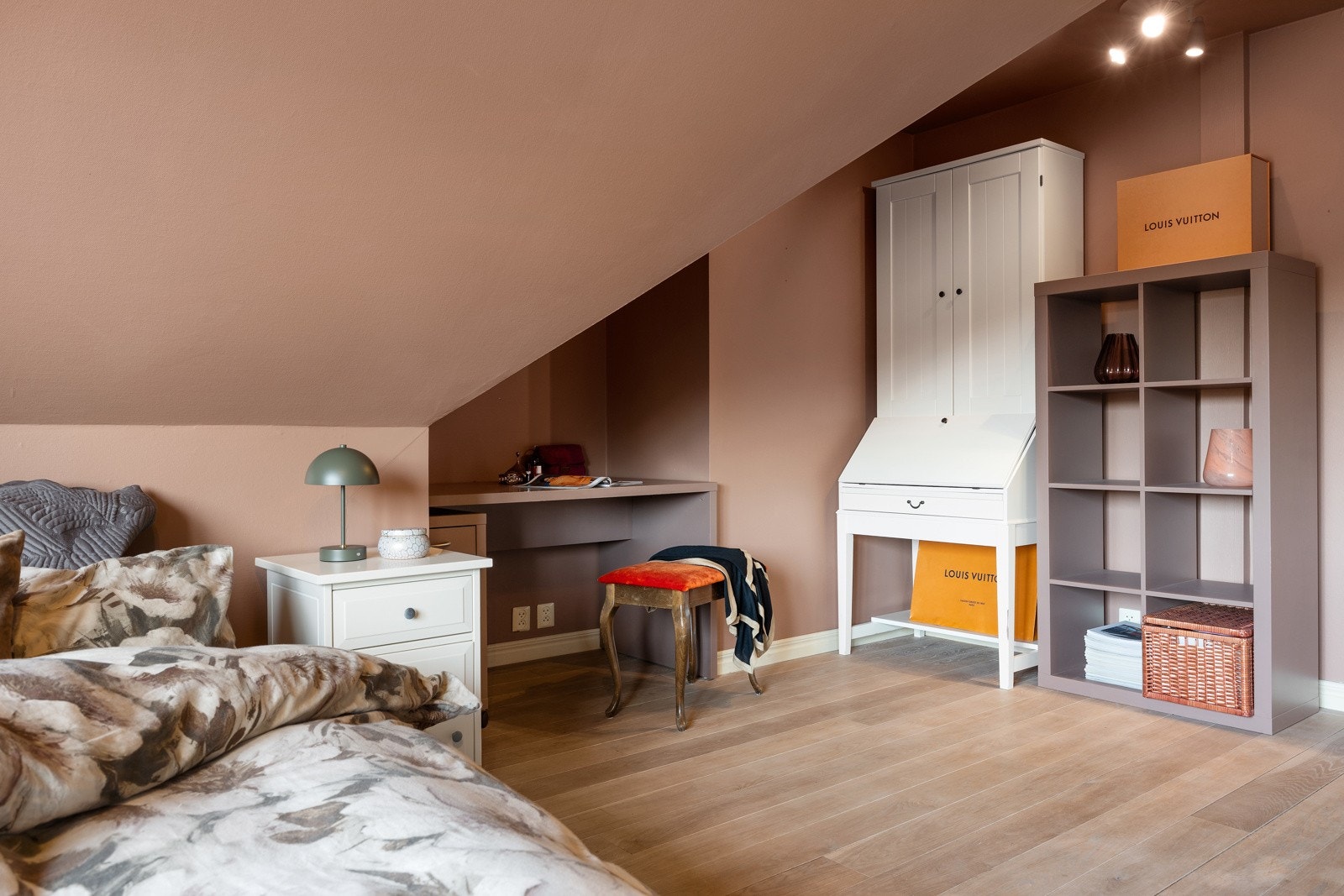 Soverom 2 av 2 i 2. etasje Galleribilde