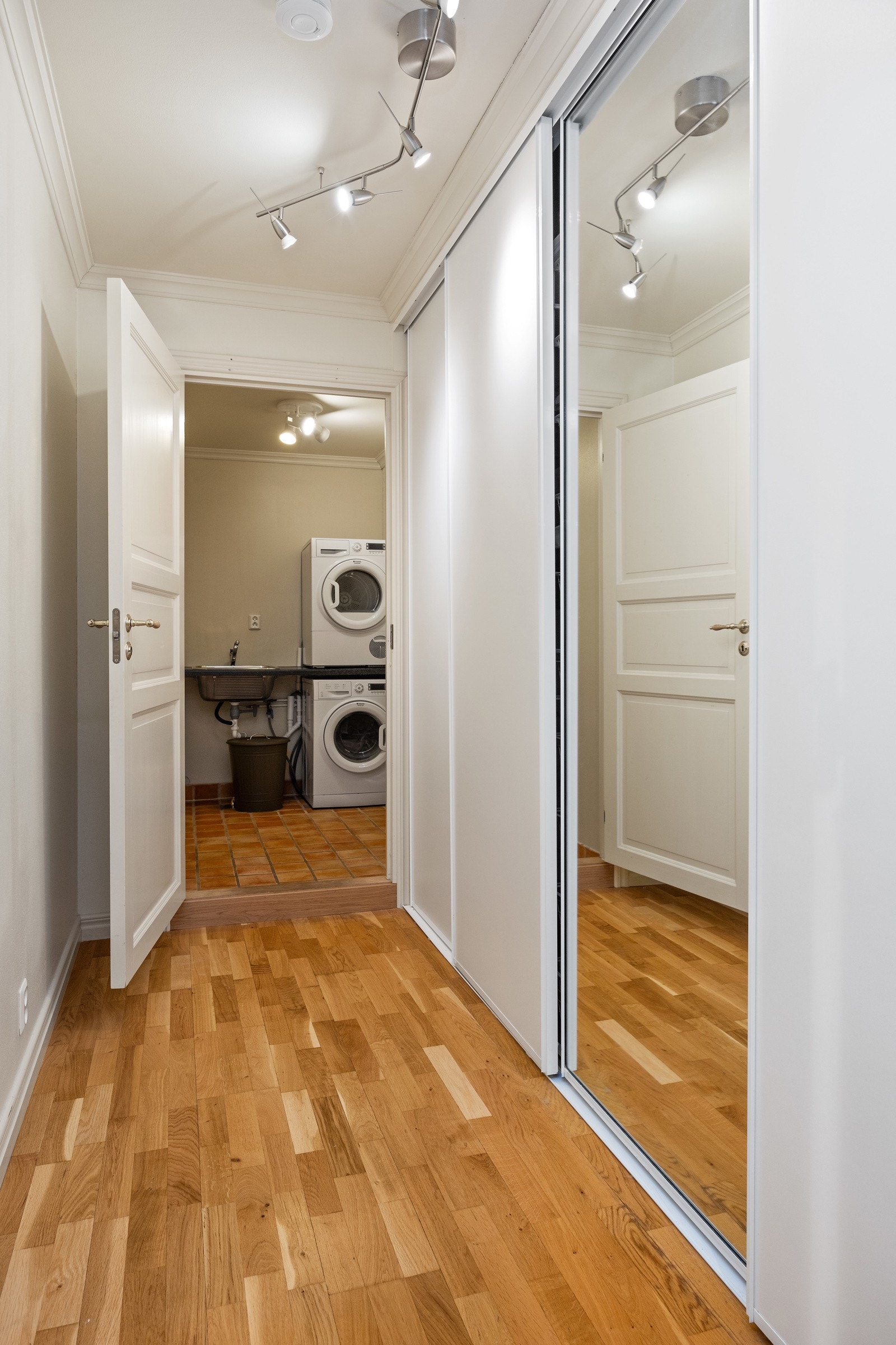 Leilighet i underetasjen med stue/kjøkken, soverom, bad, vaskerom og bod Galleribilde