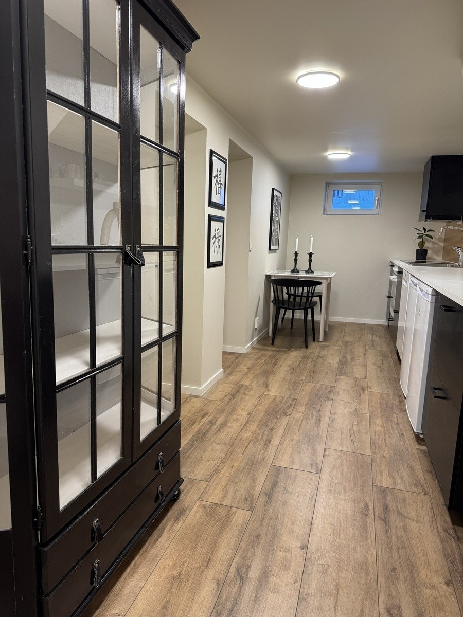 Kjøkken med god skapplass Galleribilde