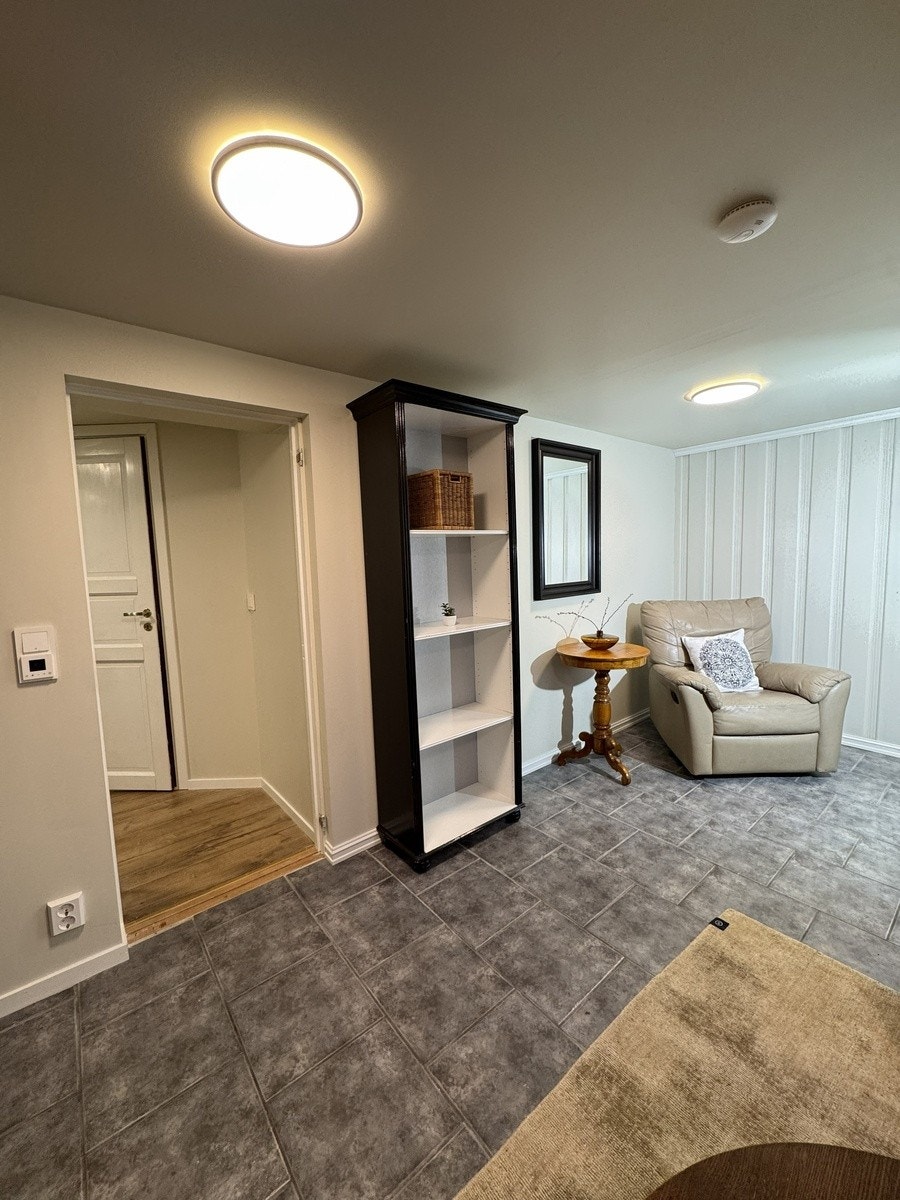 Lenestol i hjørnet av stua Galleribilde