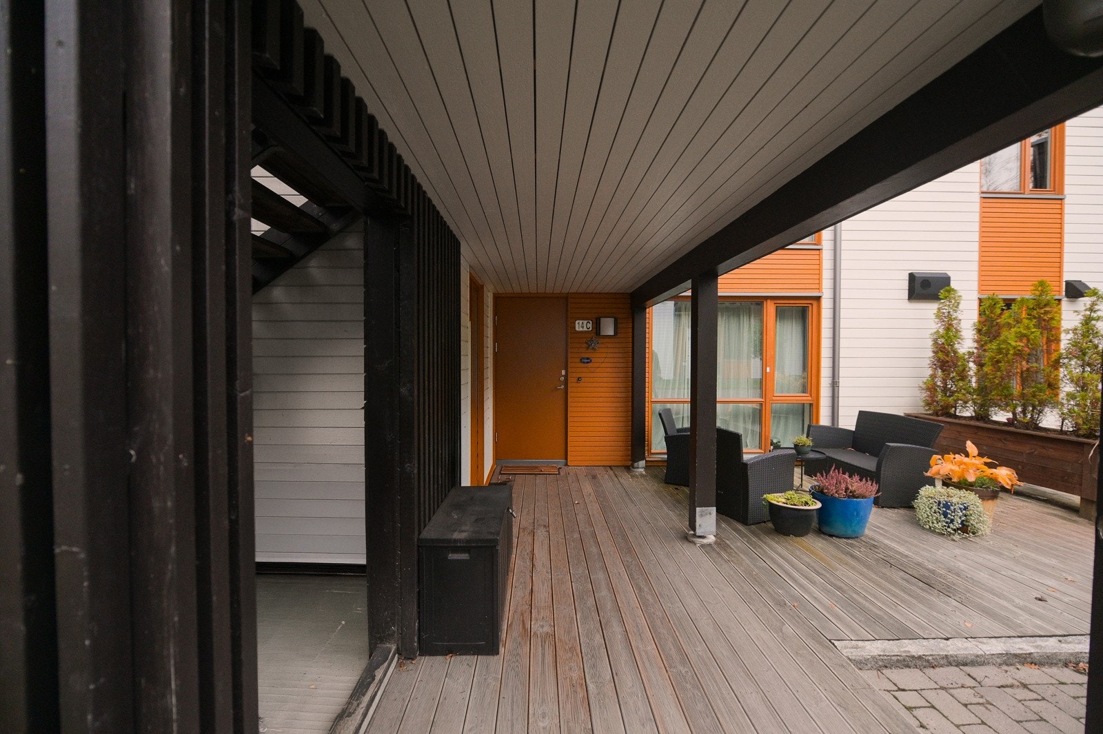 Syd-østvendt markterrasse på 23 kvm i tilknytning til inngangspartiet. Galleribilde