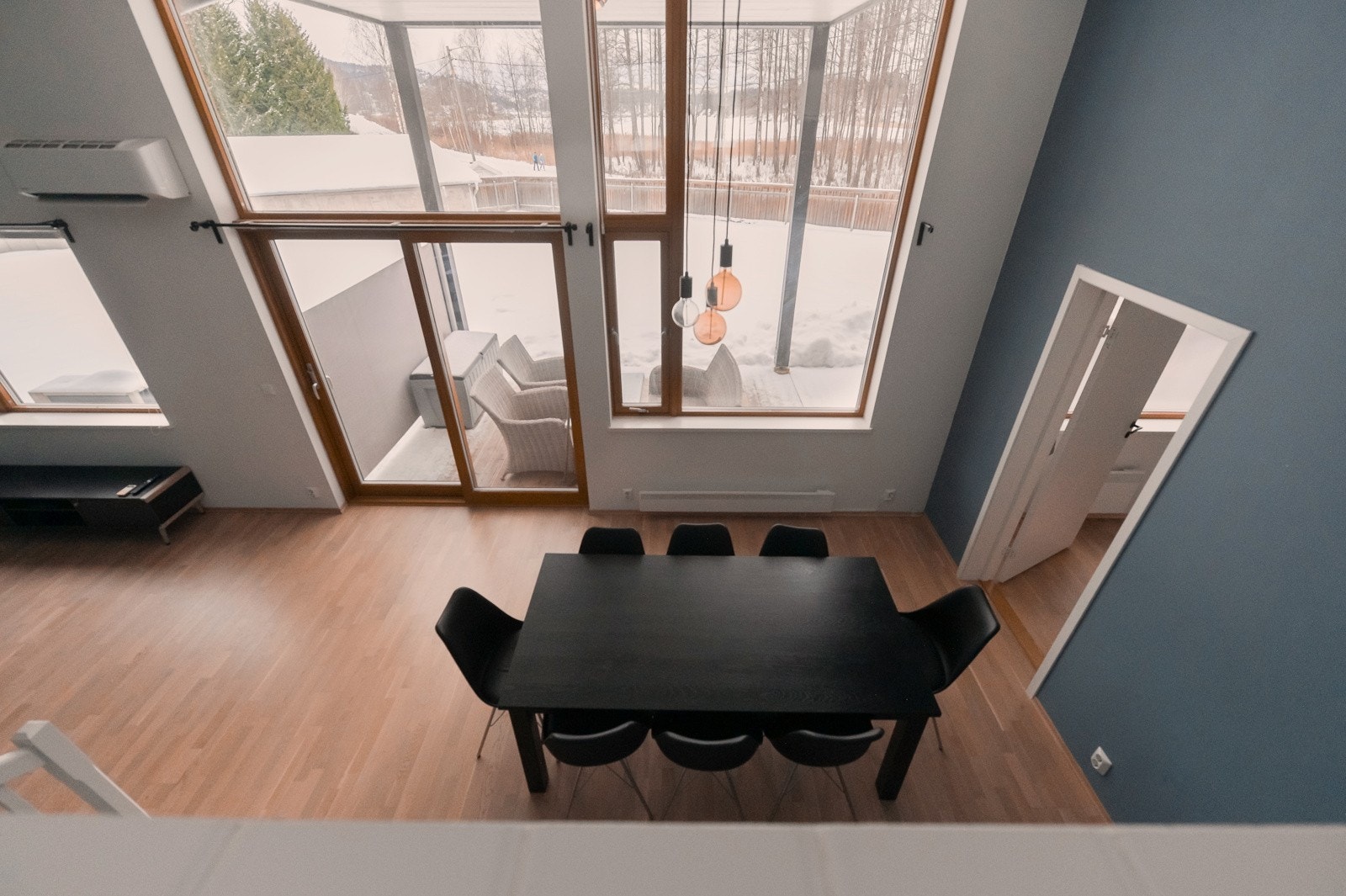 Plass til spisebord i forbindelse med kjøkkenet. Galleribilde