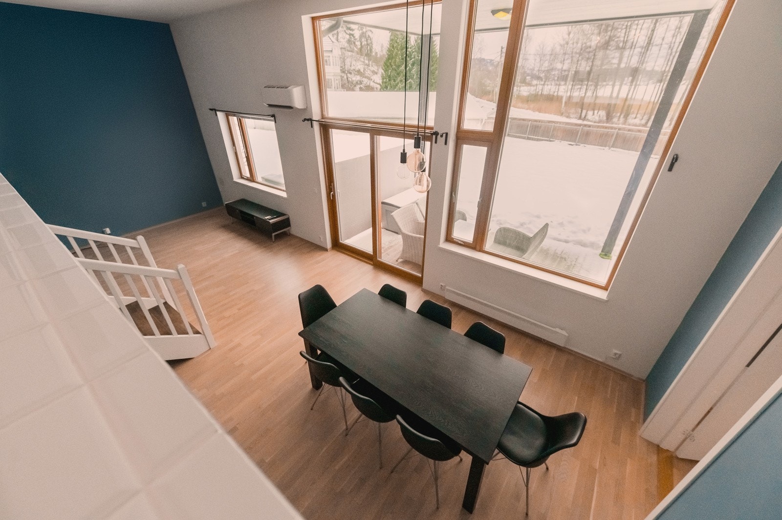 Lys og tiltalende leilighet med store vindusflater. Galleribilde