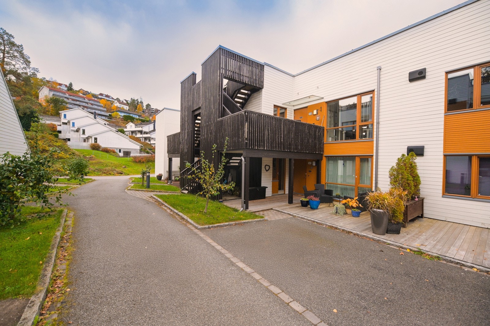 Leiligheten disponerer en herlig markterrasse på 23 kvm hvor det er godt med plass til utemøblement. Galleribilde