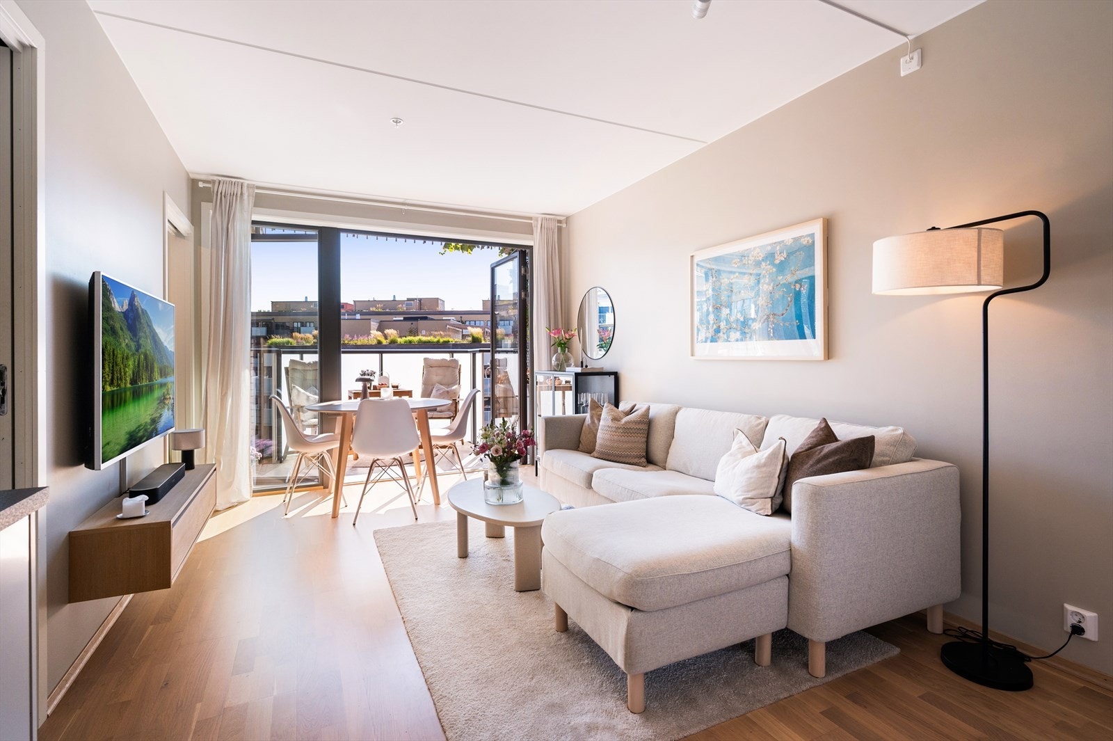 Velkommen til Selma Ellefsens vei 3A - Presenterte av Joakim Hjelm v/ Nordvik bolig. Foto: Peter Futo. Galleribilde