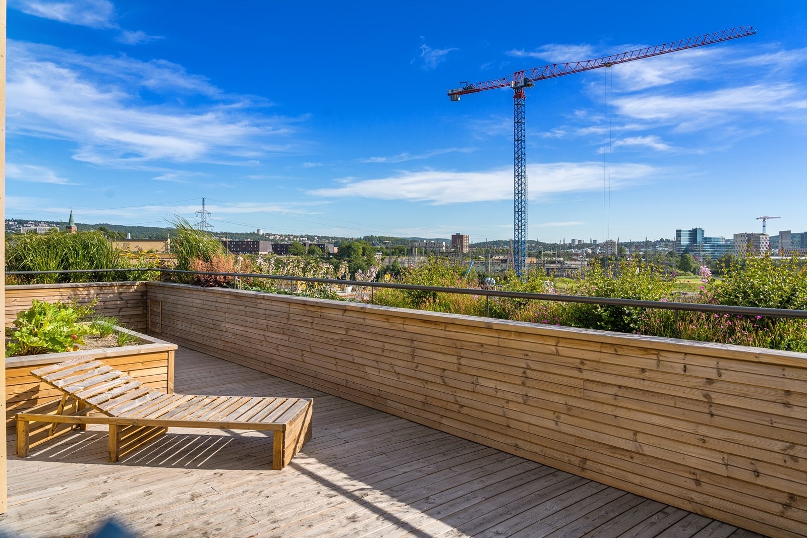 På toppen av bygget finnes en felles takterrasse til bruk for beboere. Galleribilde