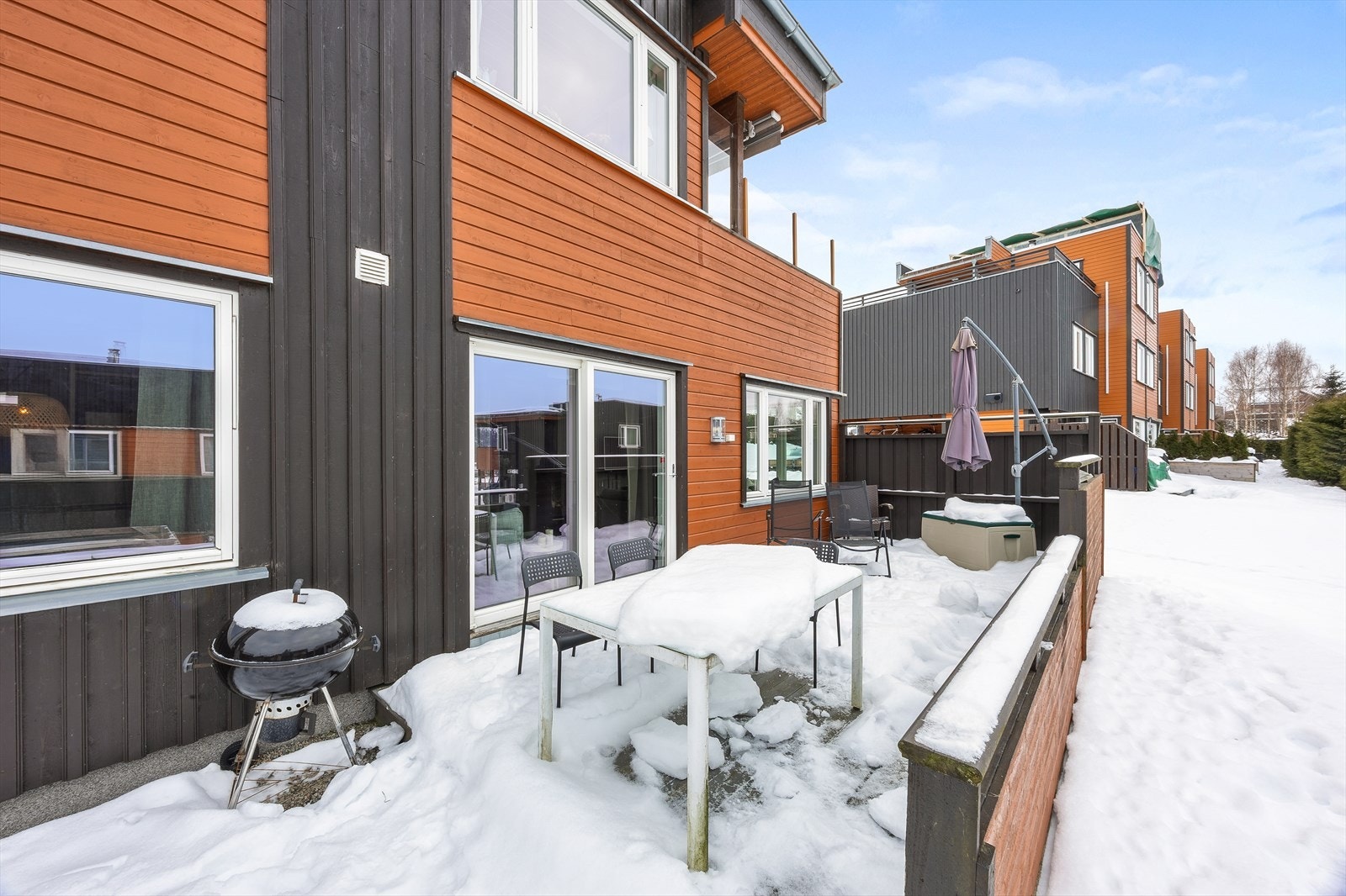 Som en forlengelse av stuen har leiligheten en fin markterrasse på ca. 19 kvm. Galleribilde