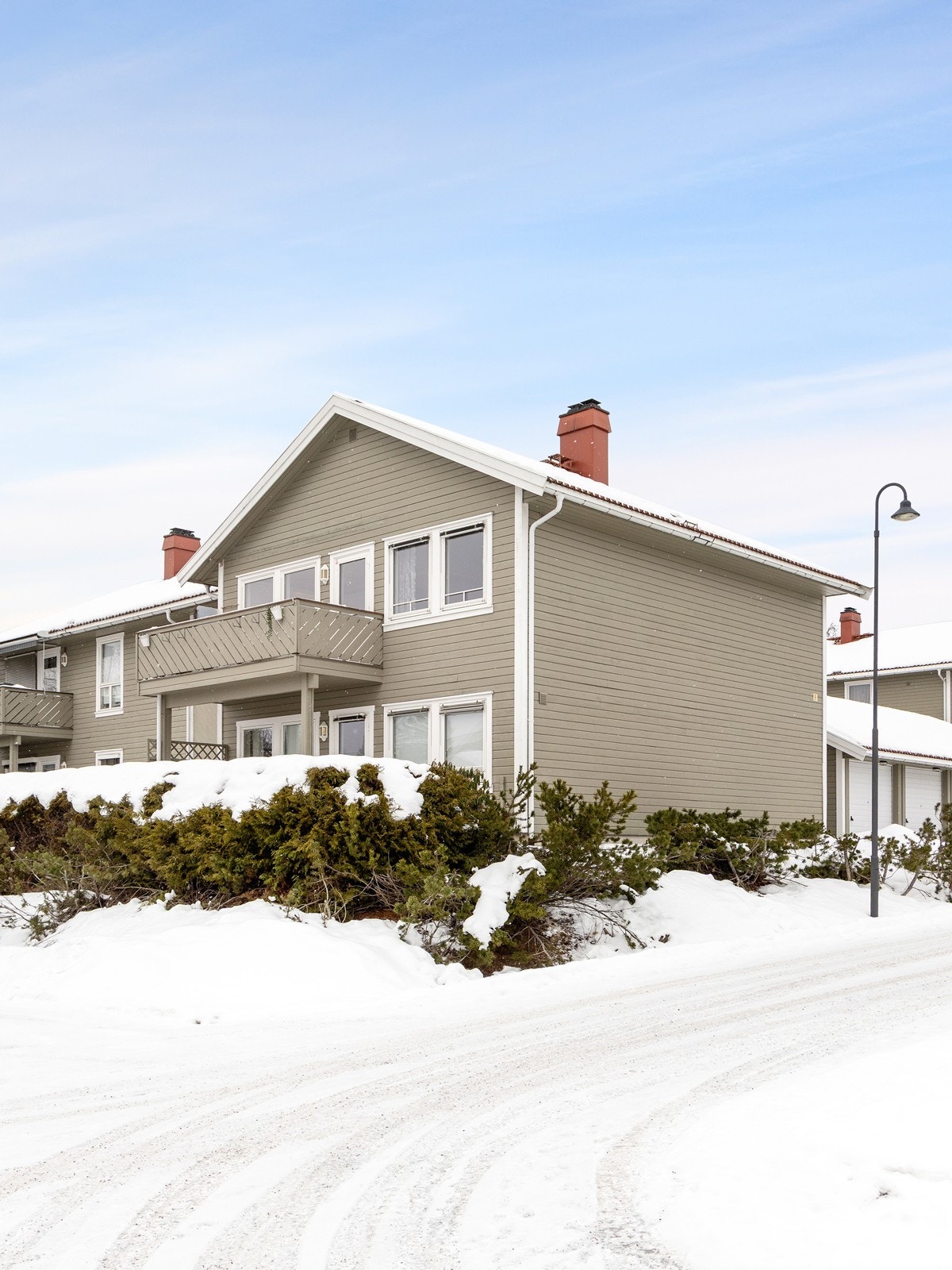 Eiendommen ligger i et etablert og barnevennlig boligområde - med kort vei til Aursmoen sentrum og alle sentrumsfasiliteter. I tillegg har nærområdet en rekke merkede turmuligheter. Galleribilde