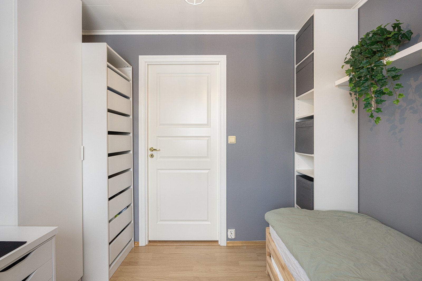 Også på soverom 2 er det god plass for ønskede oppbevaringsløsninger. Galleribilde