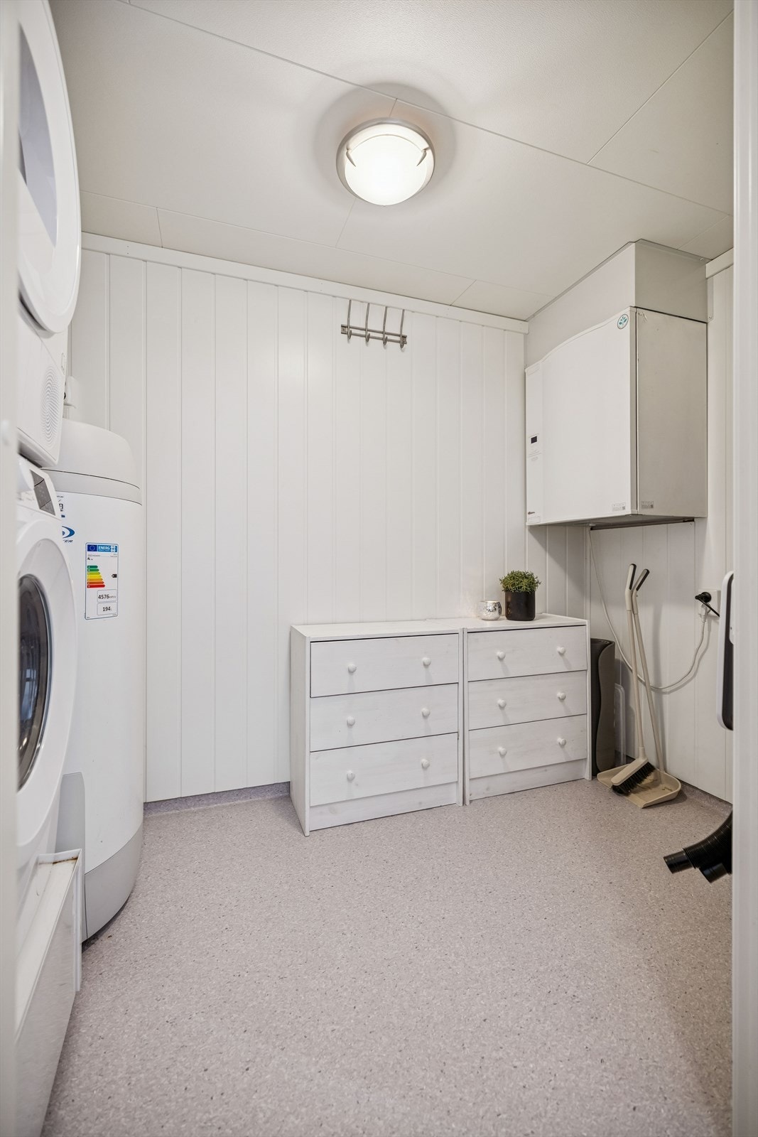 Vaskemaskin er plassert i bod/teknisk rom. (Dette er avvik fra opprinnelig tegning). Galleribilde