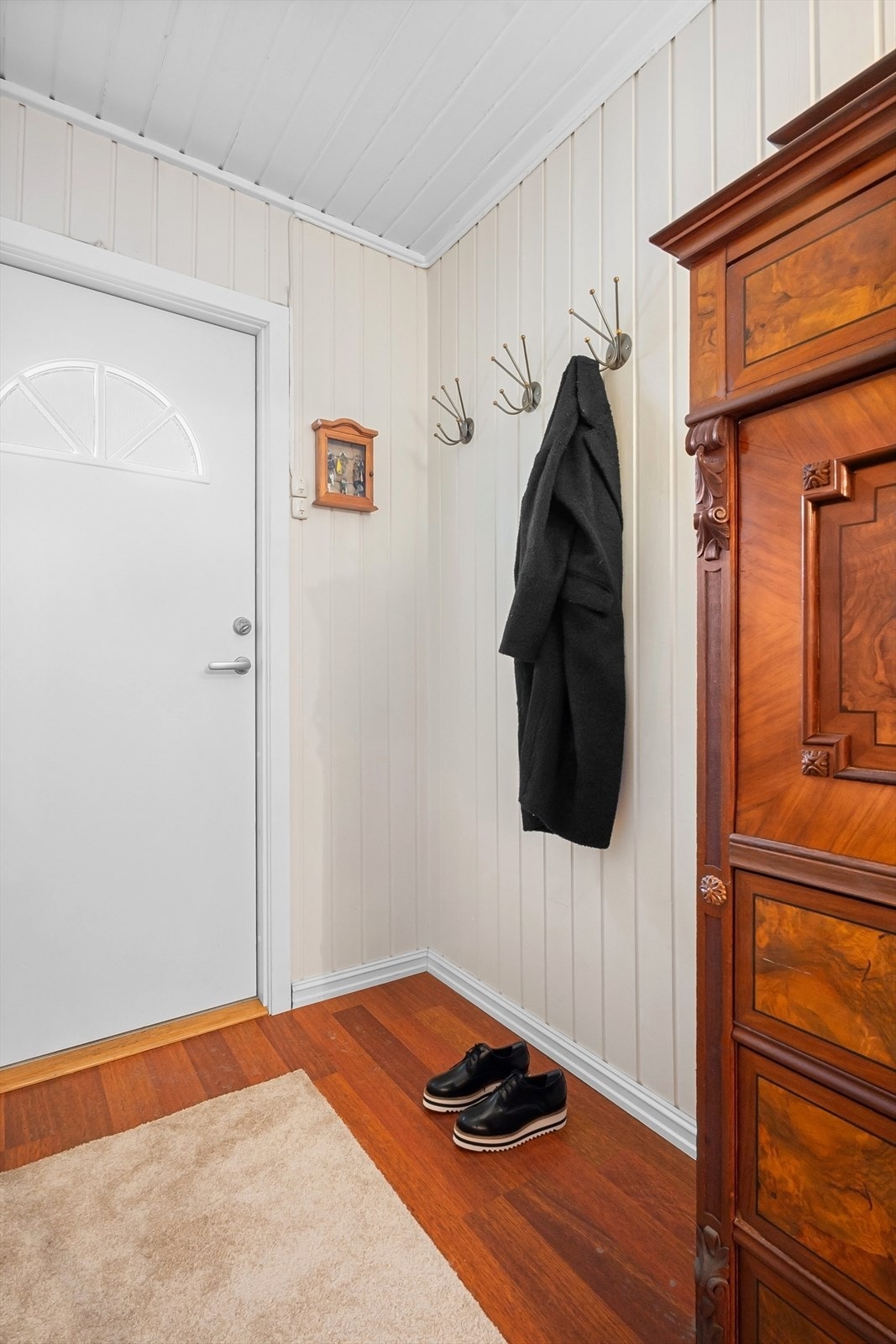 Boligen har enkelt adkomst på bakkeplan. Galleribilde