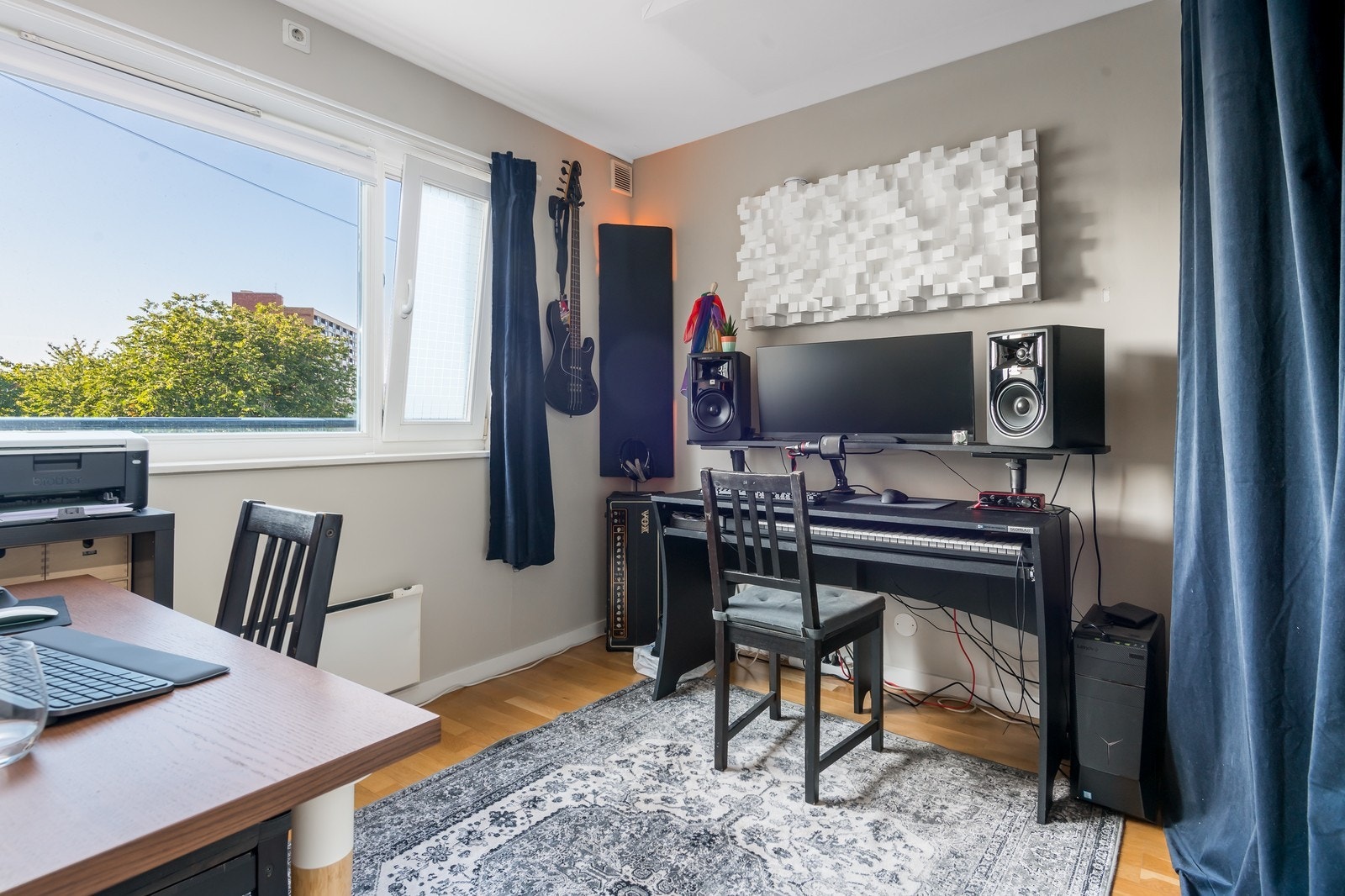 Begge soverommene har god plass til stor seng. Galleribilde