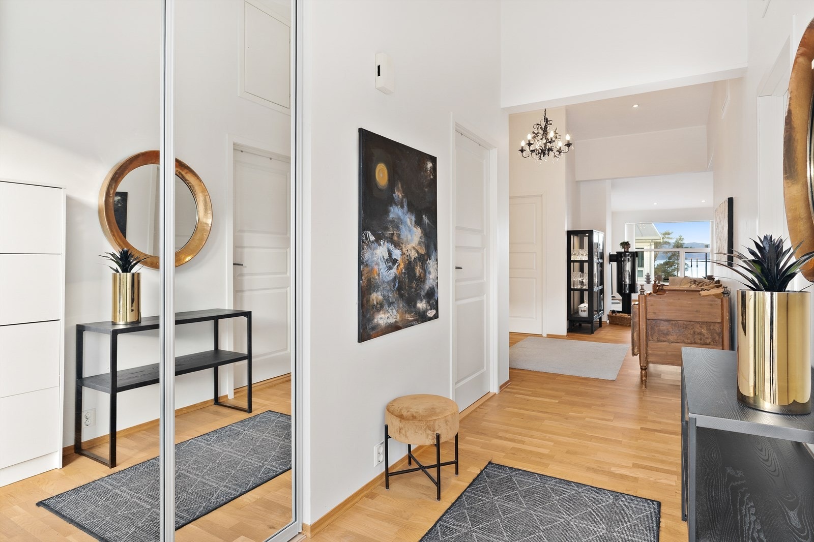 Gang med oppbevaringsmuligheter Galleribilde