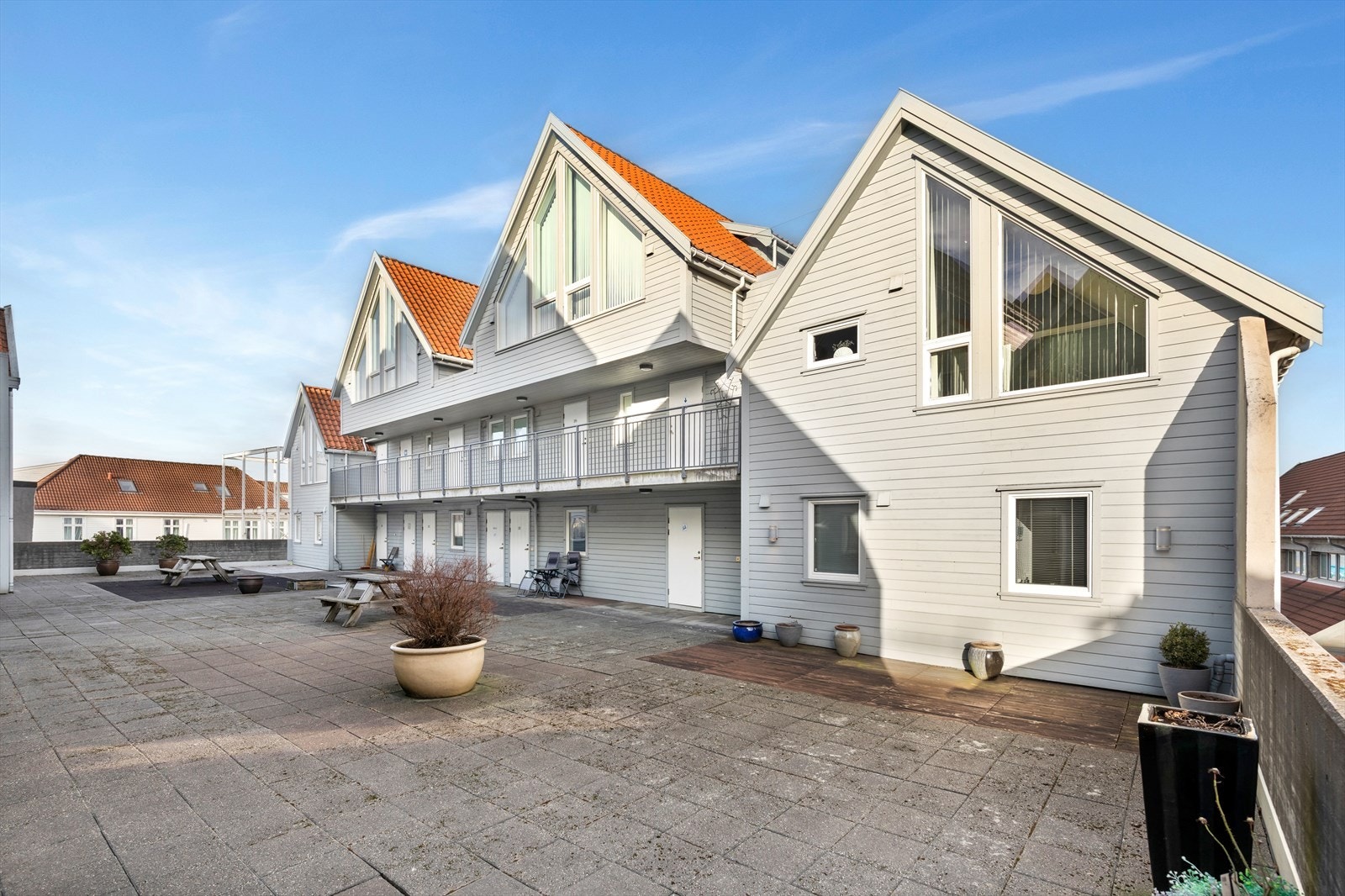 Fasade - leiligheten ligger på enden i 2.etg. Galleribilde