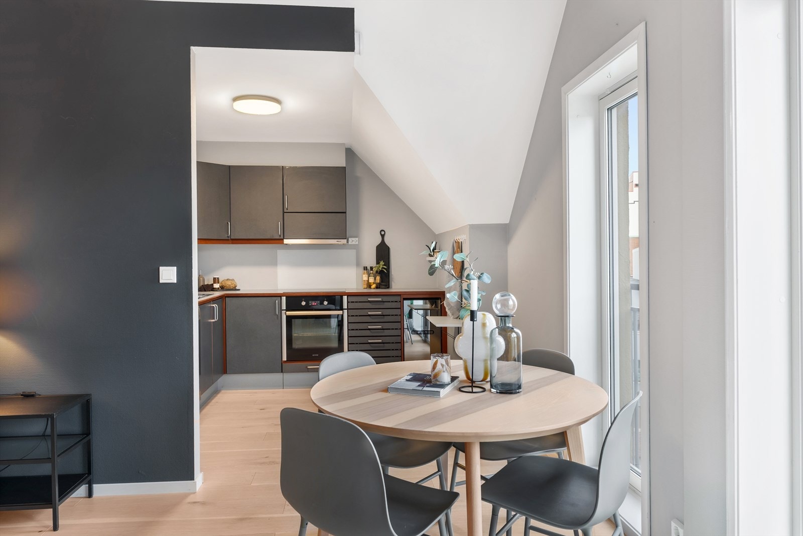 Kjøkken - plass til spisebord Galleribilde