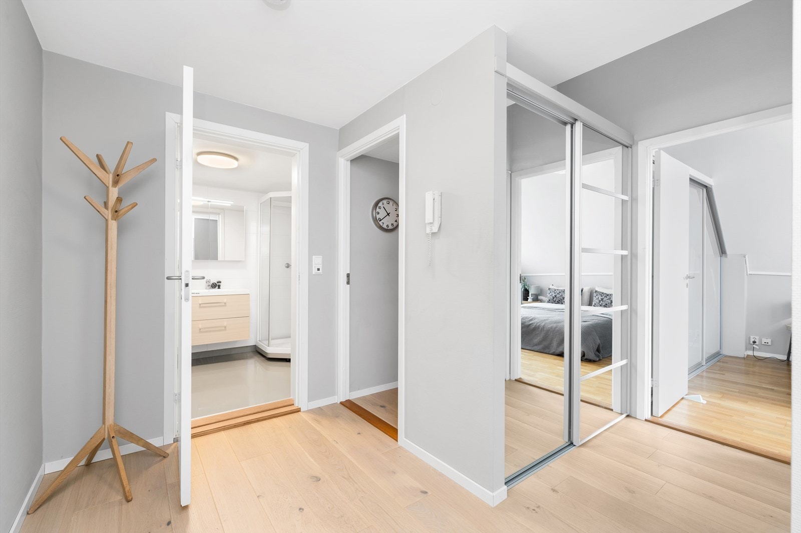 Entre/gang - god skapplass Galleribilde