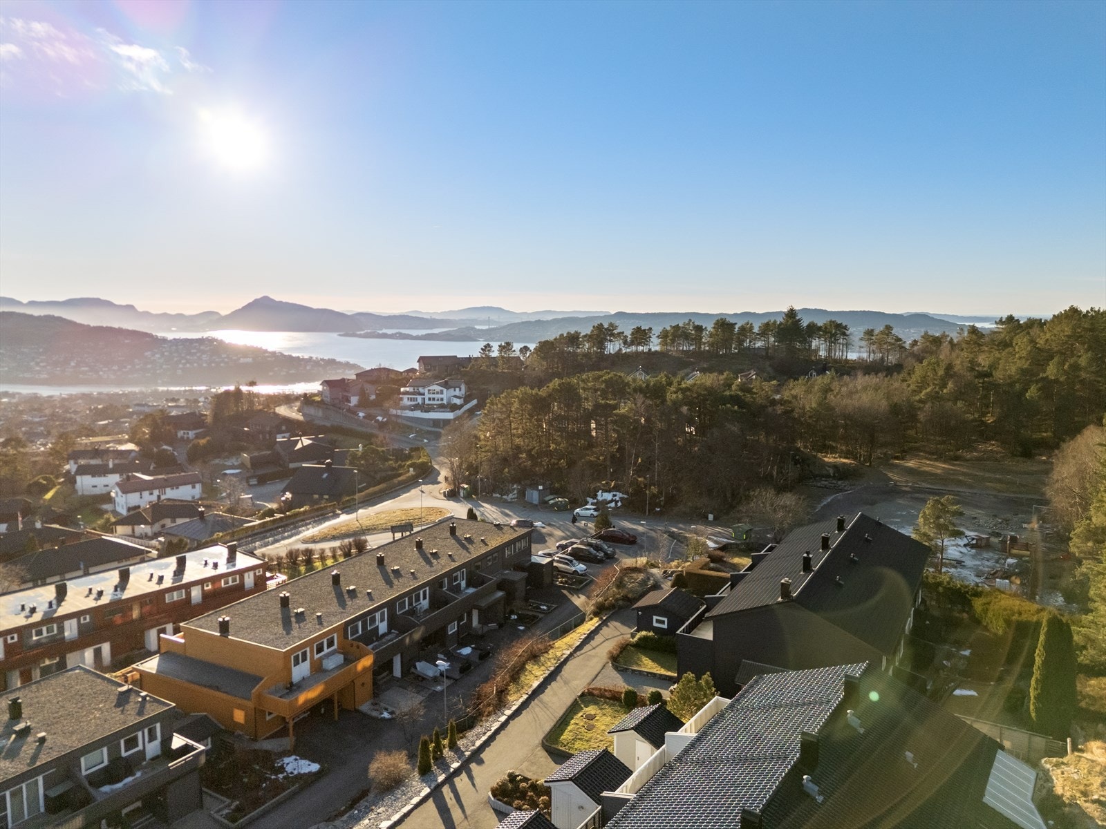 I sum er boligen et utmerket valg for barnefamilier som søker gode oppvekstsvilkår, sentral plassering i Åsane og et hus med mange rom Galleribilde