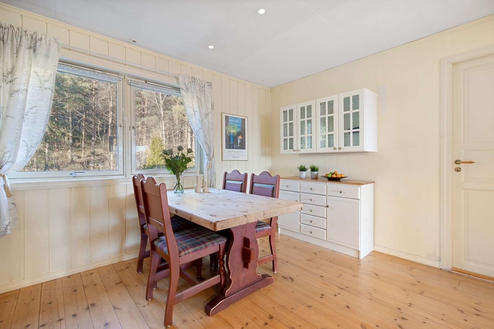 Vegg mot soverom er flyttet og har gitt plass til en ekstra veggseksjon Galleribilde