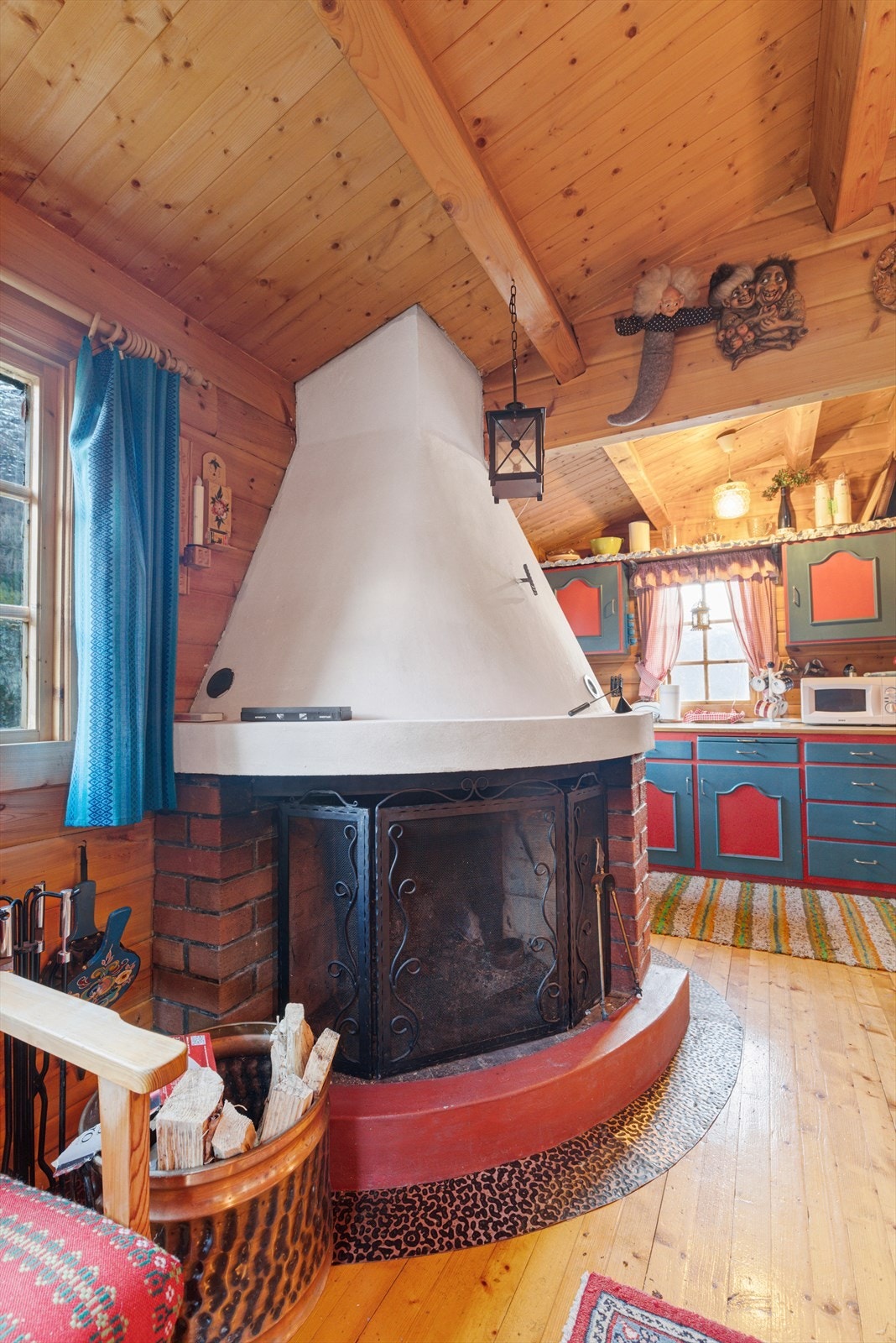 Peis til å varme opp hytten Galleribilde