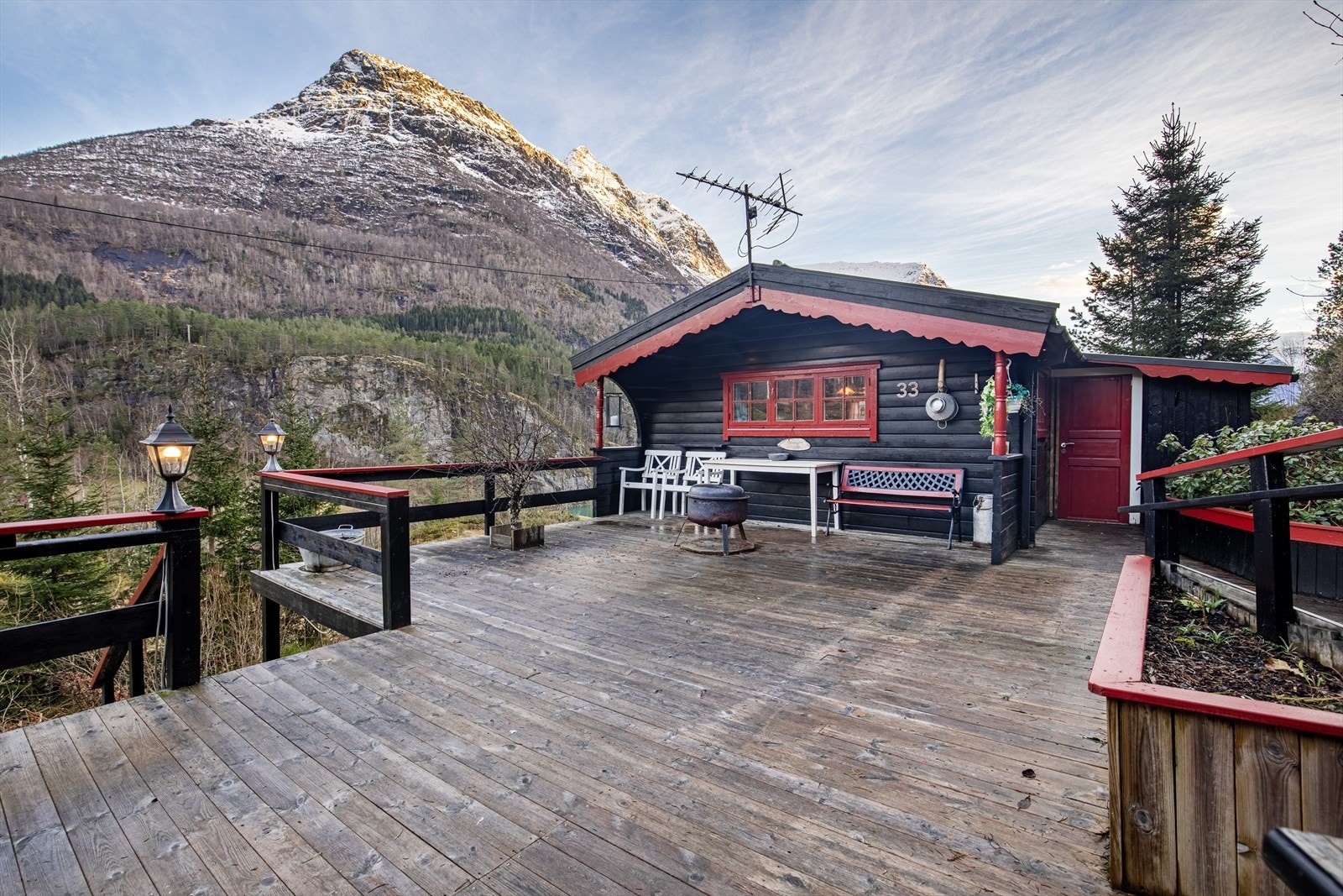 Hytte med enkel standard og ekte hyttepreg Galleribilde