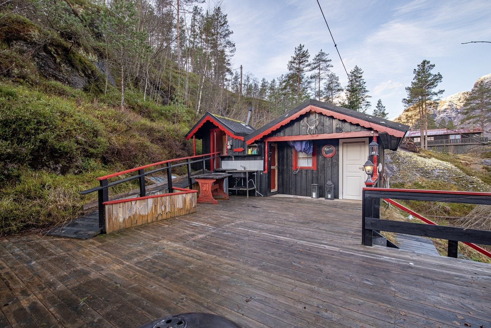 Fint tillaget med terrasse og overgang til anneks Galleribilde