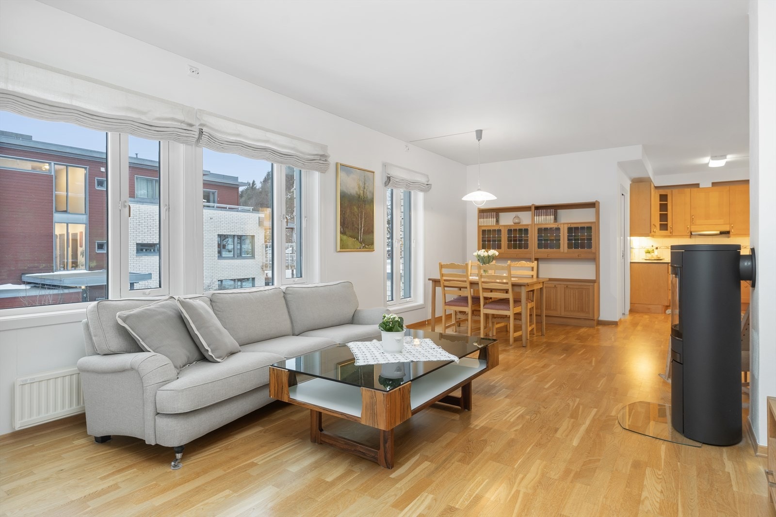 Installert vedovn i stue Galleribilde