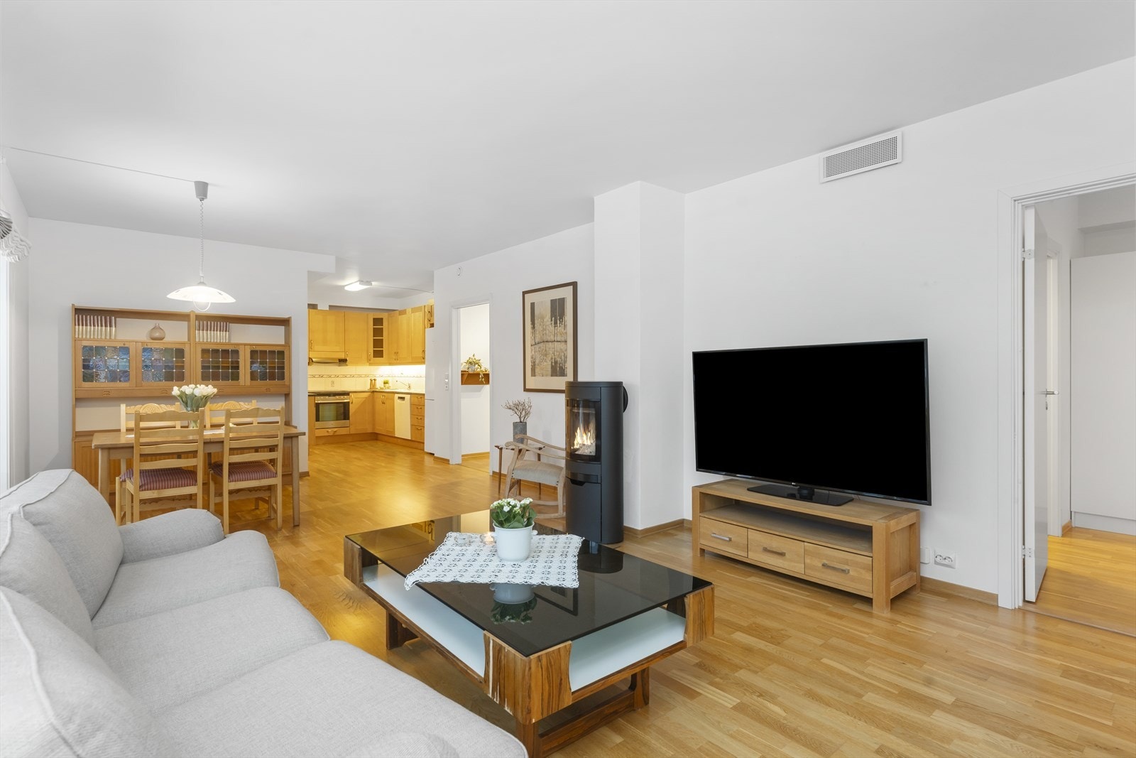 Sjekk ut denne leiligheten og ikke minst utsikten på neste bilde Galleribilde